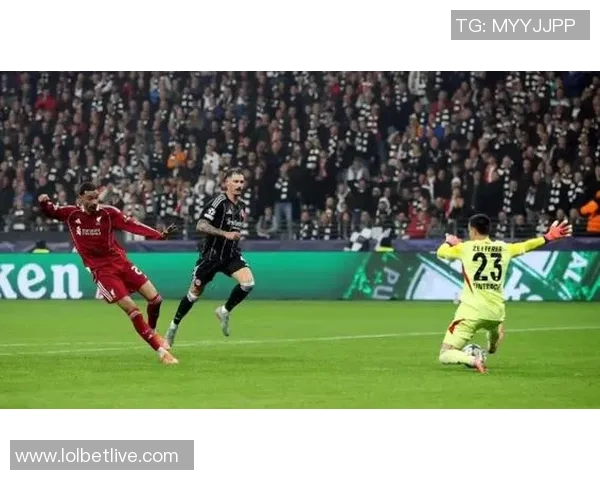 世界杯激战巴萨险胜利物浦点球争议引发全场狂欢